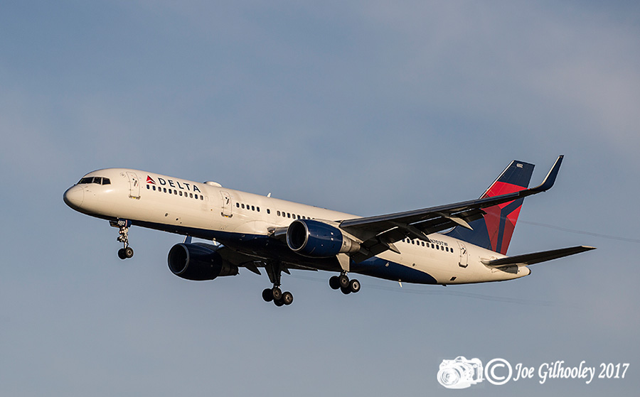 Edinburgh Airport - Flights landing