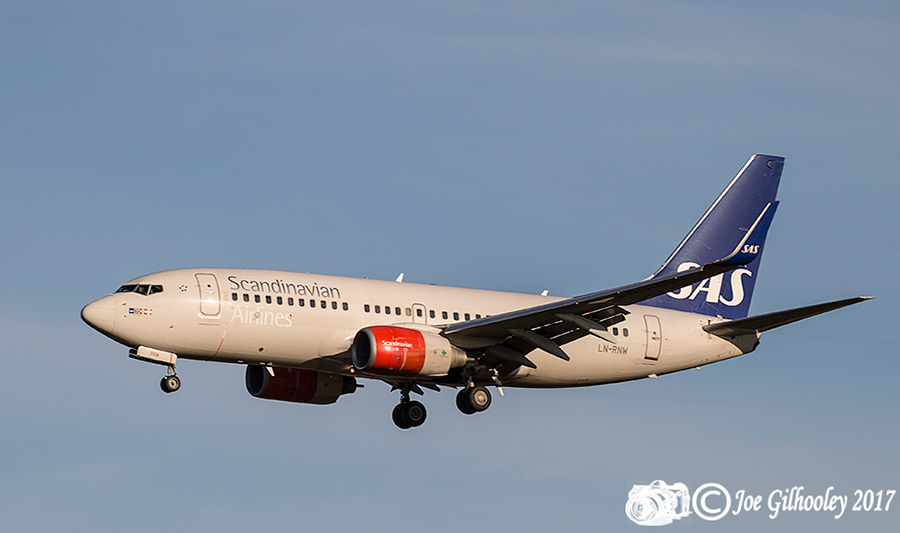 Edinburgh Airport - Flights landing