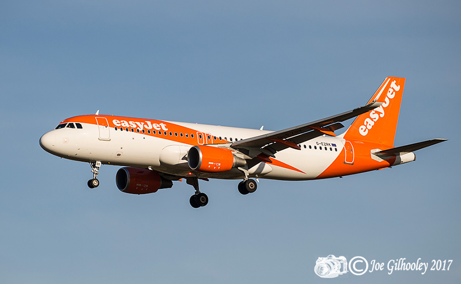 Edinburgh Airport - Flights landing