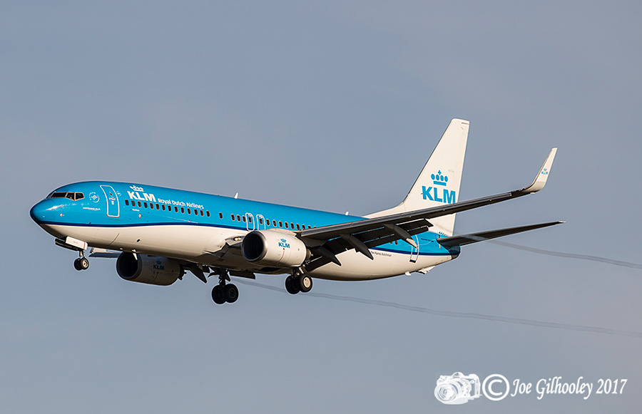 Edinburgh Airport - Flights landing