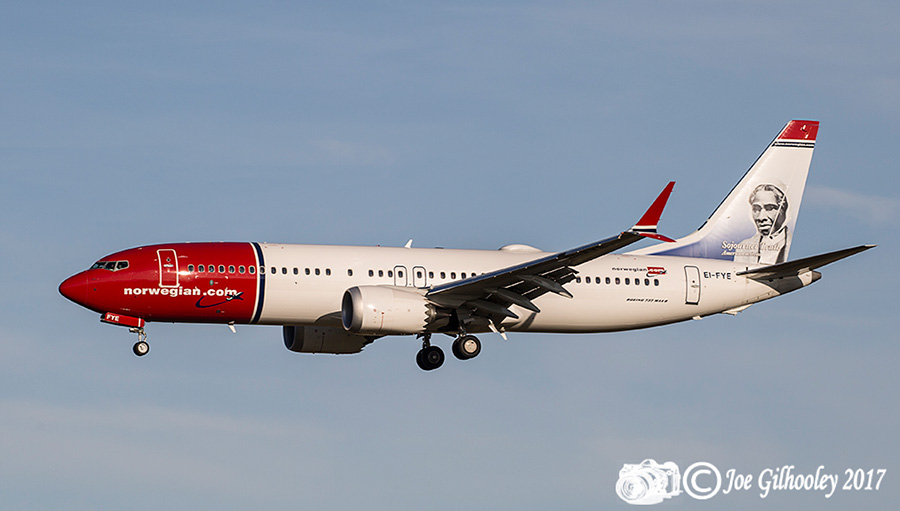 Edinburgh Airport - Flights landing