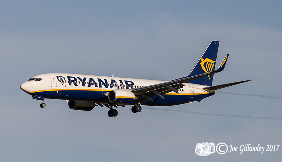 Edinburgh Airport - Flights landing