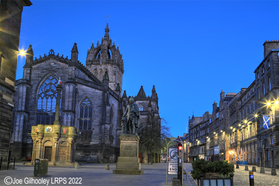 St Giles , Royal Mile, Edinburgh just before sunrise
