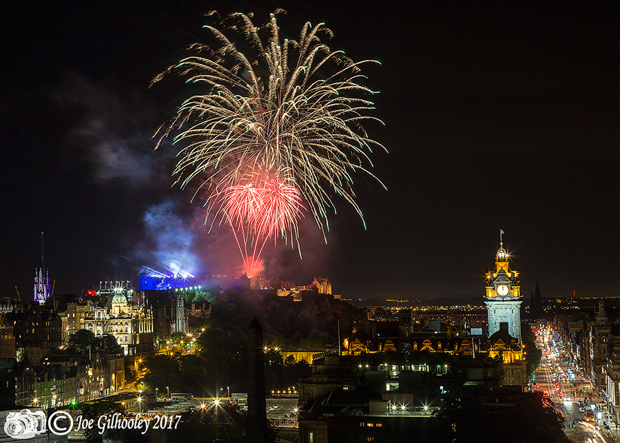 Edinburgh Military Tattoo Fireworks - Extended fireworks display